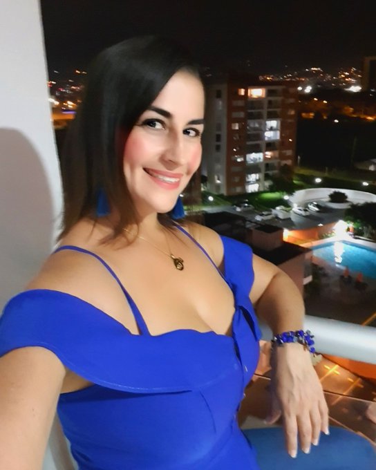 Love is in the air ! Happy sathurday loves🥰 #SaturdayMorning @LissaTyler5 @CULONAS_PERU @DamasHermosas<a href="/tag/saturdaymorning"class="tags">#SaturdayMorning</a>