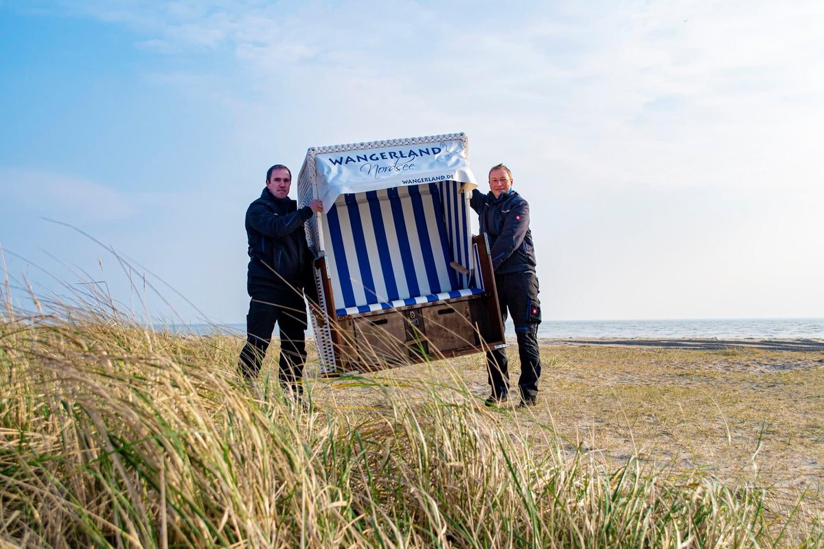 wangerland's tweet photo. Die Strandkörbe kehren zurück an die Strände! Ab dem 27.05.2020 sind unsere Strandbäder wieder offiziell geöffnet und auch unsere Strandkörbe sind ab dem 27.05 wieder für Euch zu mieten. 😃 Wir freuen uns sehr über einen weiteren Schritt zurück zur Normalität. https://t.co/Mj0bAPL2BS