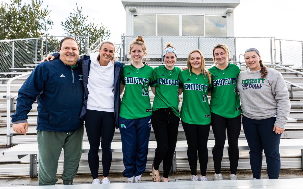 EndicottSOFT's tweet photo. Congrats to our seniors!! 🎉🎉🎓🎓Thank you so much for your commitment, effort, sacrifice, and leadership! We are all so proud of you and your accomplishments! We love you and can not wait to see you back at the nest soon!!!! 💙💚🥎 https://t.co/7WGHEZh8hr