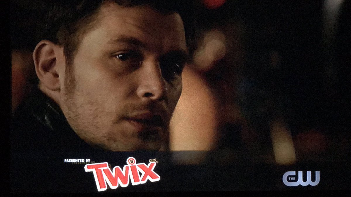nottheviIIain's tweet photo. I’ll never forget that Klaroline was advertised on tv with sponsorship, lmao CATCH ONE LAST KLAROLINE MOMENT, some of y’all wish your ships were even remotely as popular and iconic as Klaroline was https://t.co/z1gtLid0lO