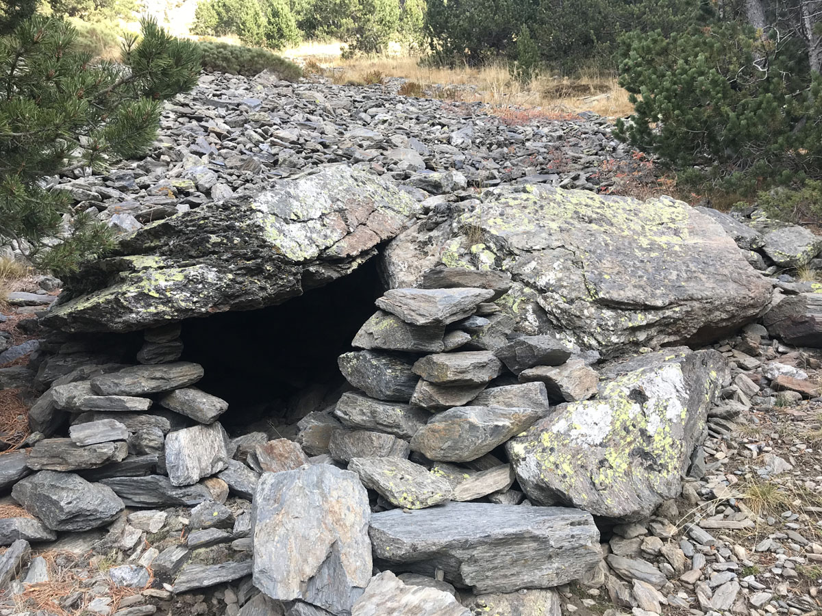 PedraPrimera's tweet photo. Sorpreses del camí 😀🇦🇩 #primerapedra #pedraseca #aixopluc #serrera #patrimoni #identitat #cultura #pirineus #andorra https://t.co/VHzMXlYh6Y