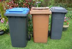hinckandbos_bc's tweet photo. A reminder that bins will still be collected as normal on bank holiday Monday so please ensure your bin is presented by 7am on Monday 25 May. https://t.co/yZe0b8WDNg