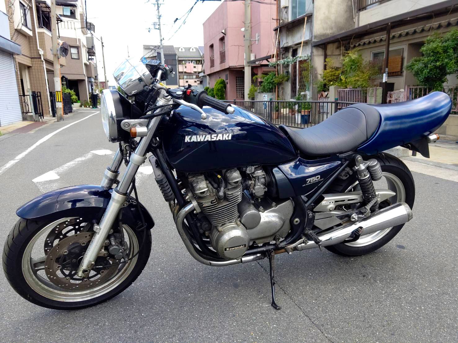 アキヤン こんなんあったらどうでっか ゼファー750 シングルシート わかる人にはわかる 湘南純愛組のゼファー1100 を意識したシートです 鬼塚英吉 アキヤンのバイクパーツ T Co 6k6gf1kchw アキヤンの中古パーツ T Co
