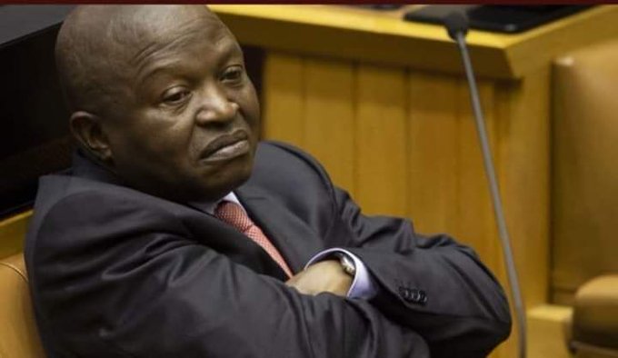 9EmihleGoniweSA's tweet photo. @LeesierMthethwa @zozitunzi Se investigathiwe yena? #NandiMustFall #univenmustfall #COVID19 #NDZMustNotFall #ZizileMustFall #MissSouthAfrica2020 #BladeNzimande https://t.co/ydtcbx7jx2