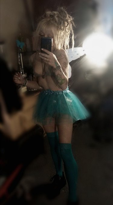 Hey babies, I dressed up as a lil blue faery and had some personal fun 😘

Come check out my play time