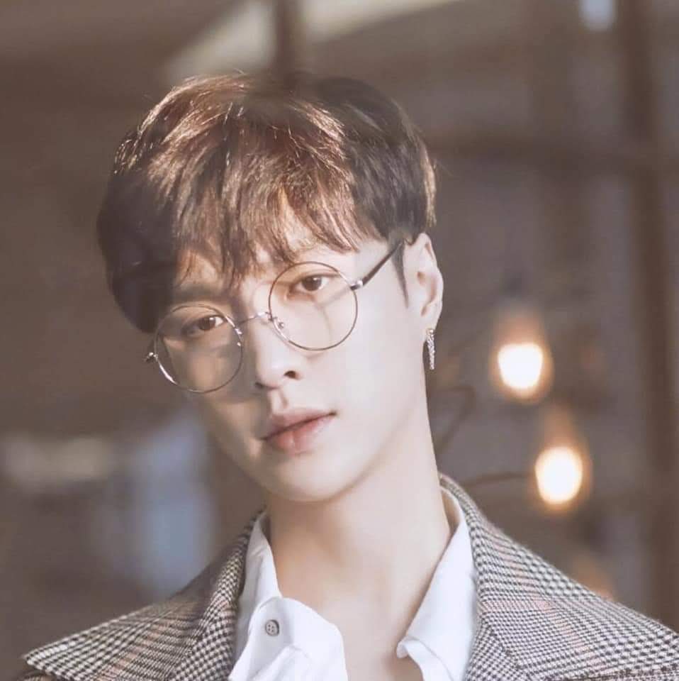 ExoMeil's tweet photo. #LAY_IS_EXO 
#lay_is_coming 
#lay_subscribe_party https://t.co/dlVZ7eRUOI