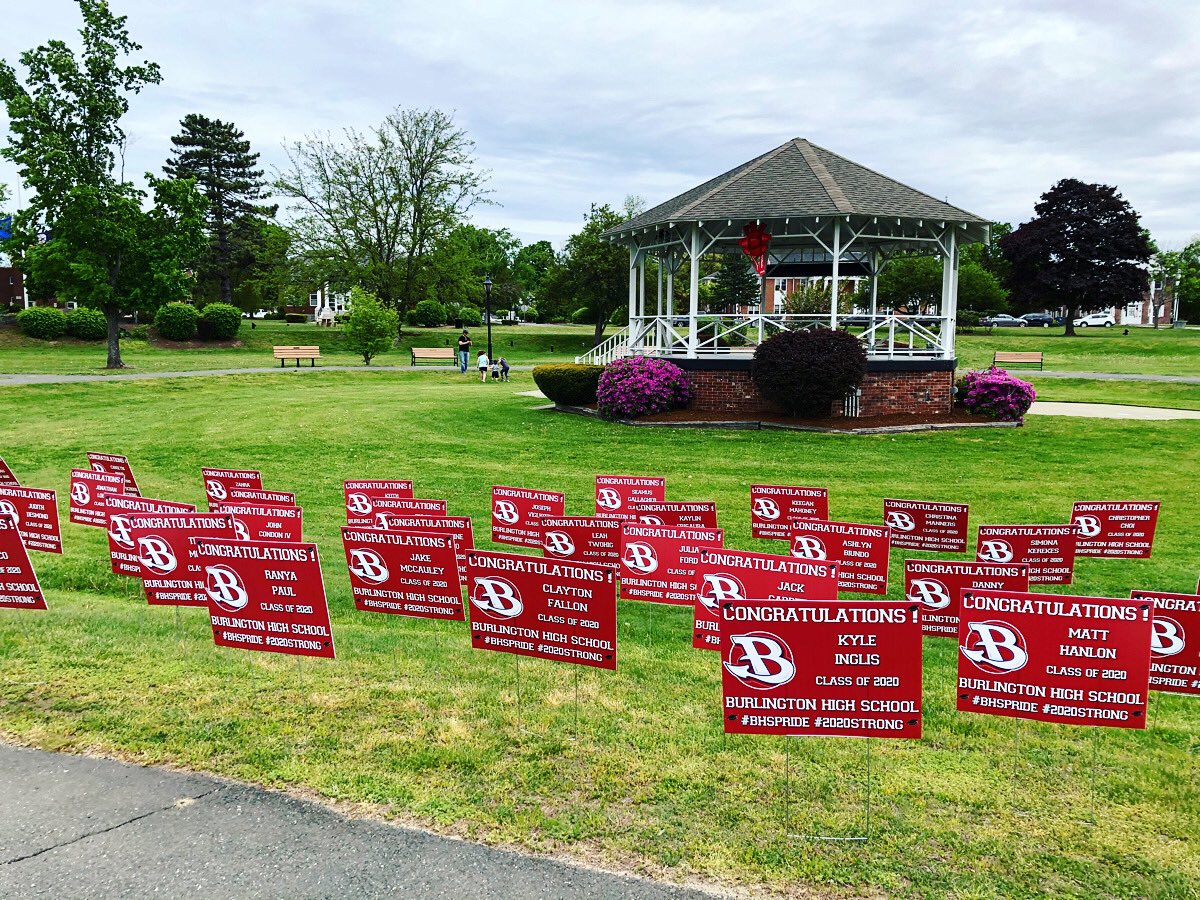 bcattv's tweet image. Parent volunteers are placing signs for graduating seniors on the Town Common from now until 3 pm. Have you brought your senior’s sign up yet? @BHSRedDevils @bhsprincipal @RedDevStuCo #Classof2020 #BHSRedDevils