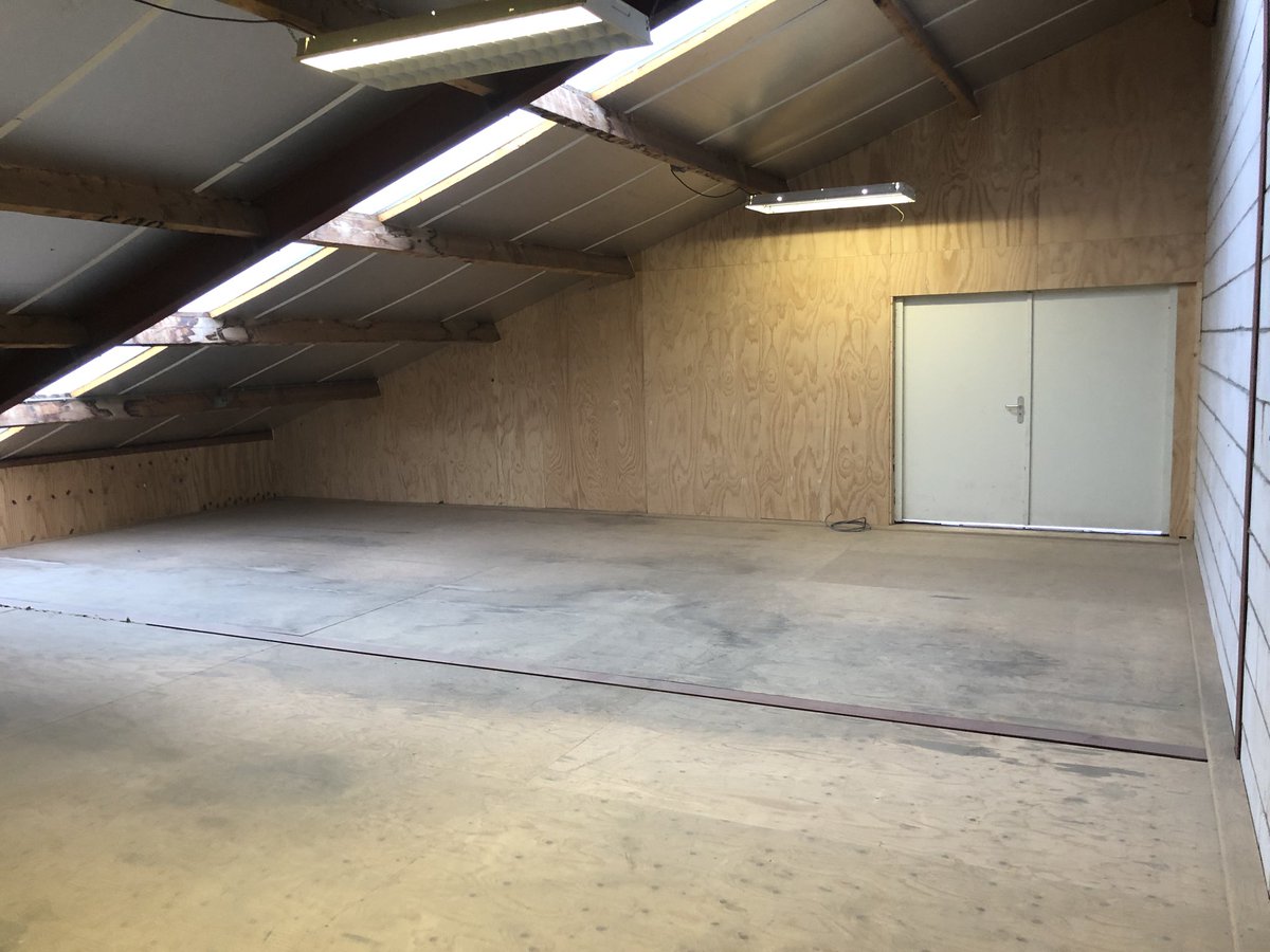 PimvanZeeburg's tweet photo. Per direct opslagruimte in Vorden 100m2 geïsoleerde ruimte / verlichting/ goed afgestoten voor info 06-10697643 https://t.co/RnxqfAWdnp