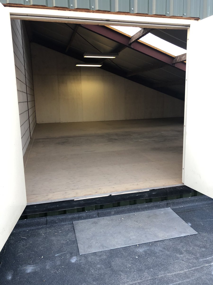 Per direct opslagruimte in Vorden 100m2 geïsoleerde ruimte / verlichting/ goed afgestoten voor info 06-10697643