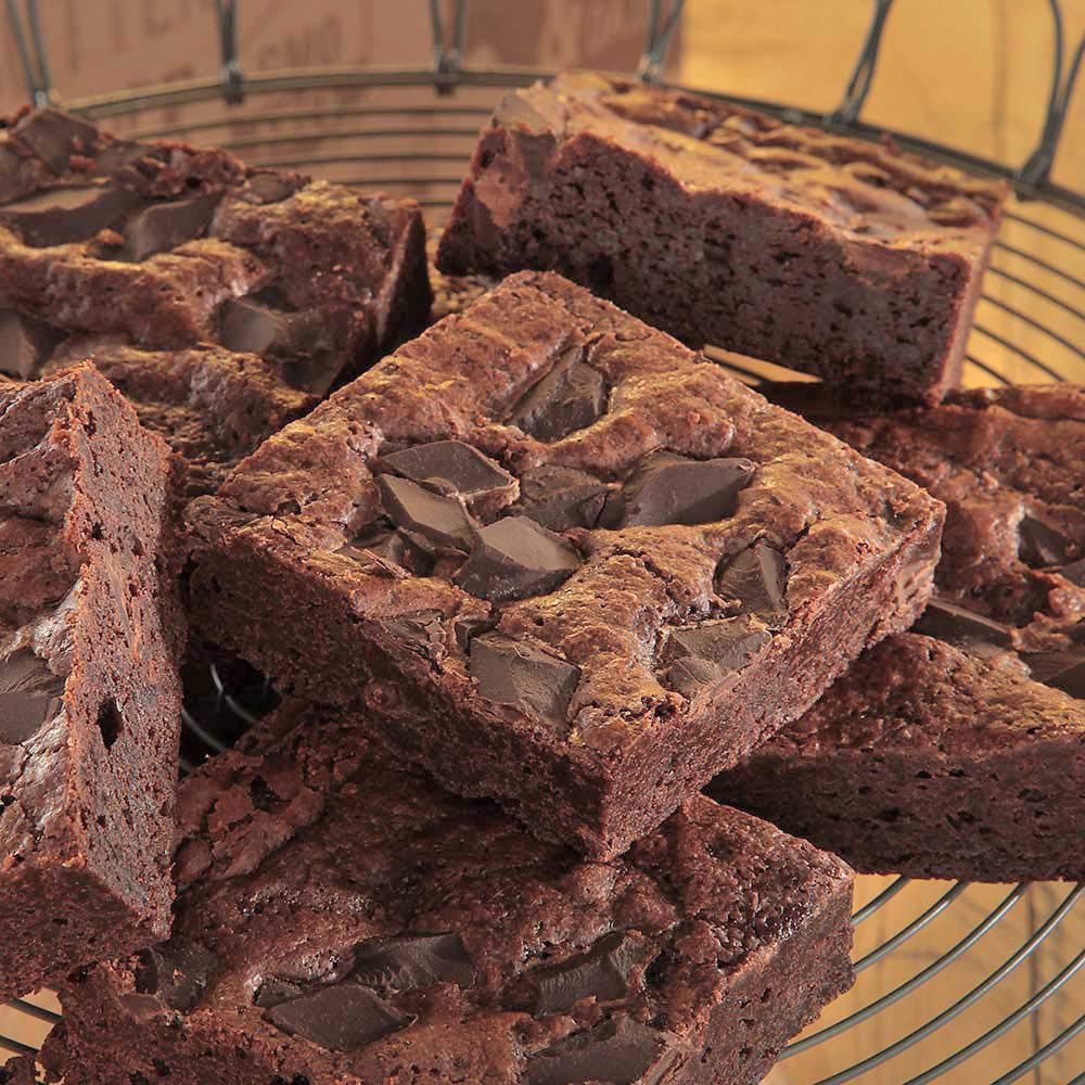 CafePressChi's tweet photo. These delicious BIG brownies are available for preorder with your Memorial Day DIY kit! 📲 (312) 588-1101 💻 https://t.co/JytwbU3pOE #GoodEatsGroup #MemorialDay #MemorialDay2020 #SouthLoop #LincolnPark #Chicago https://t.co/aEOdz0pmmf