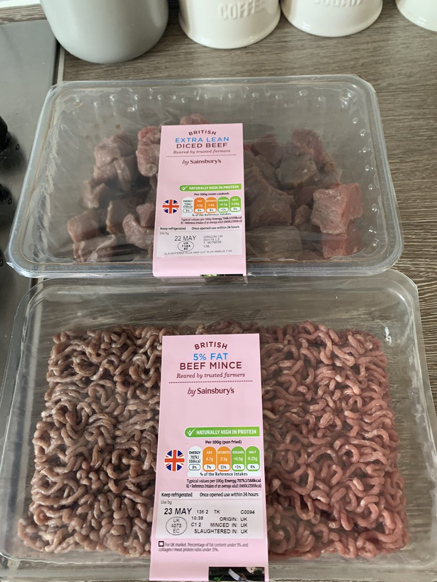 BethanyJayneBon's tweet photo. @sainsburys this is the meat I brought from your Emerson’s green store and had gone off before the sell by date as you can see from the photo!! https://t.co/qigupKtIAK