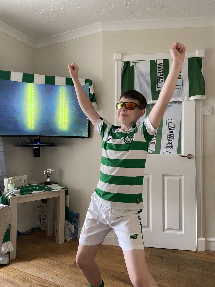 Well done @CelticFC we had a great afternoon. #partyathome #9IAR 🏆🏆🏆🏆🏆🏆🏆🏆🏆 @Oedouard22 @ScottBrown8 #frencheddie #broony