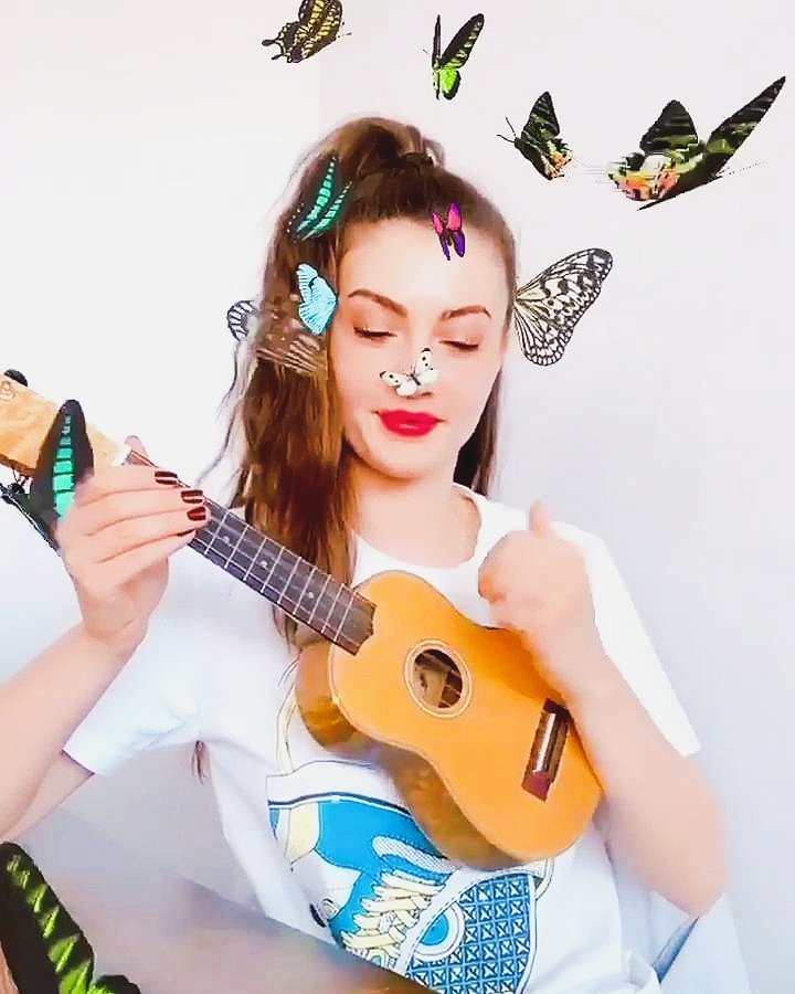 theozberk's tweet photo. Nasıl da güzelsin🌼❤
 #BurcuÖzberk https://t.co/s315ywdnzu