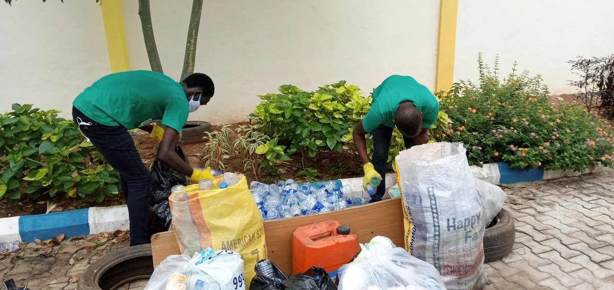 recyclespay's tweet photo. The team from @acinigeria was at @TVCconnect to pick up recyclables donated to the #RecyclespayEducationalProject.

TVC communications has decided to take the charge and become an environmentally friendly organisation. What are you waiting for?

#education #recyclespay https://t.co/i7BOxWQ5sX