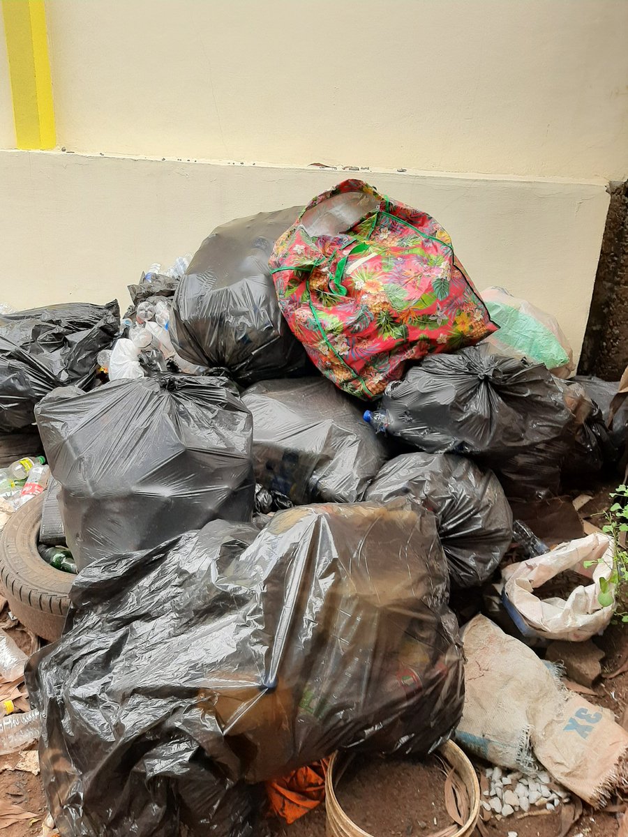 recyclespay's tweet photo. The team from @acinigeria was at @TVCconnect to pick up recyclables donated to the #RecyclespayEducationalProject.

TVC communications has decided to take the charge and become an environmentally friendly organisation. What are you waiting for?

#education #recyclespay https://t.co/i7BOxWQ5sX