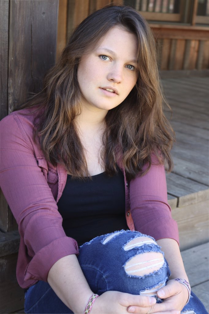 It’s another big birthday month for the Willis family and today we celebrate 17 years of Julie! Help us wish her wonderful birthday!! 
#family #happybirthday #17years #sister #maybaby