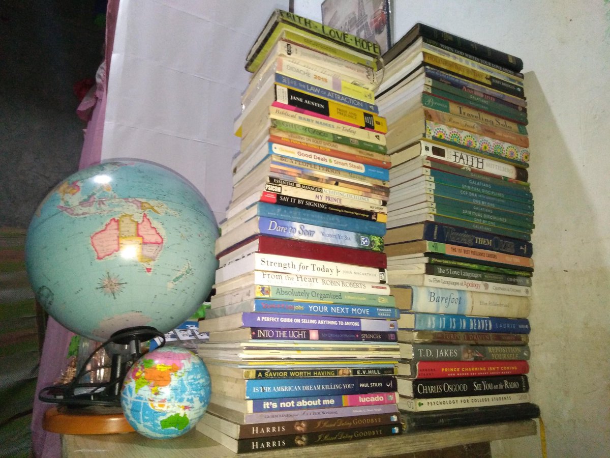 linbakai's tweet photo. When you miss your room and stuff, specially my books 😭😭😭 #cominghomesoon #daedalshot https://t.co/27Fe8s2EBW