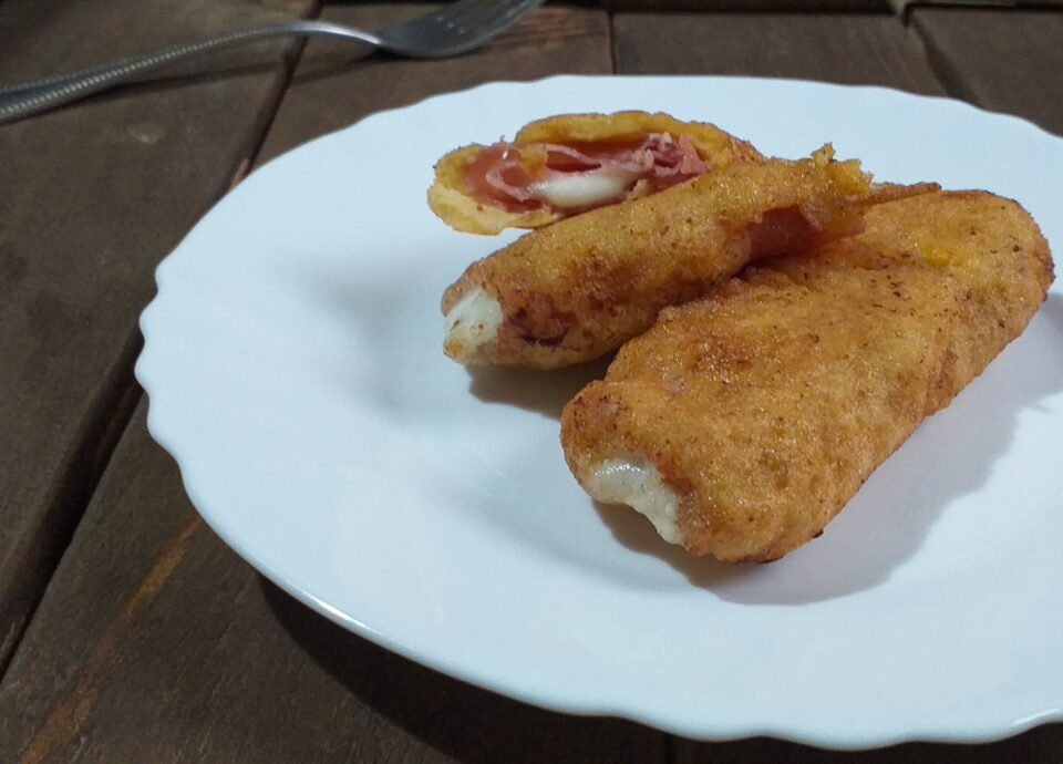 🔔 nuova ricetta sul blog! 🔔
          Panatine prosciutto cotto e sottiletta
    
   Ingredienti (per 2 panatine):
2 fette spesse di prosciutto cotto
1 sottiletta
1 uovo
pan grattato q.b.
olio per friggere
#sweetandsaltycorner #foodblogger #incucinacongiulia #maremmanews