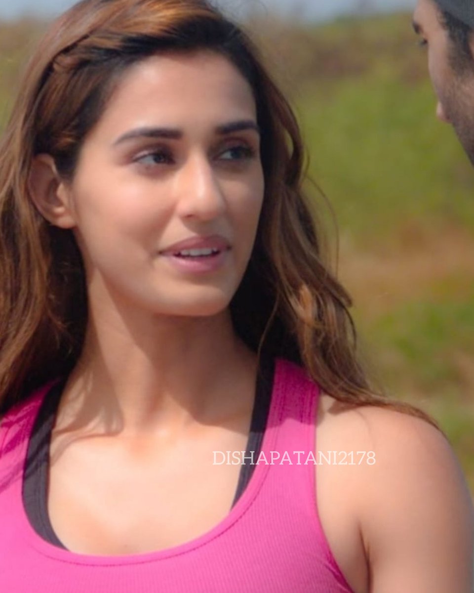 vickyyy___x's tweet photo. Find a girl who looks at you like this ... #DishaPatani @DishPatani https://t.co/2Qo43UFphu