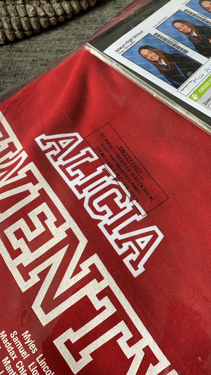 I would like to say a huge thank you to Mrs Mainwairing and Mr Cotter for taking their time to deliver photos and hoodies to 2020 leavers of IHS. Everyone is so grateful for you doing this 💛