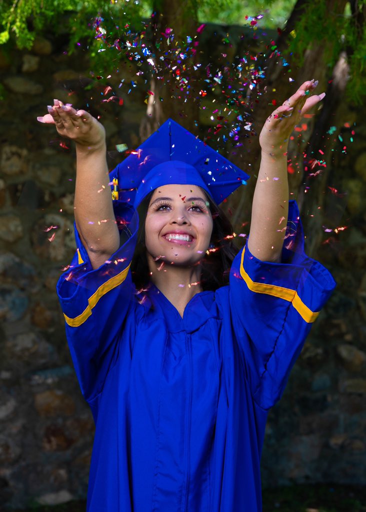 lewisizzy22's tweet photo. Class of 2020!! Congratulations my beauty. Your brother will forever be watching over you! We are all very proud of the strength and resilience you showed to pull thru this Senior year! We love you πππ@elyse_mae_ @Shelovesnumbaa3 #LLEC3 #QuarantinedGrad #EHSGrad https://t.co/gbre9D3Owa