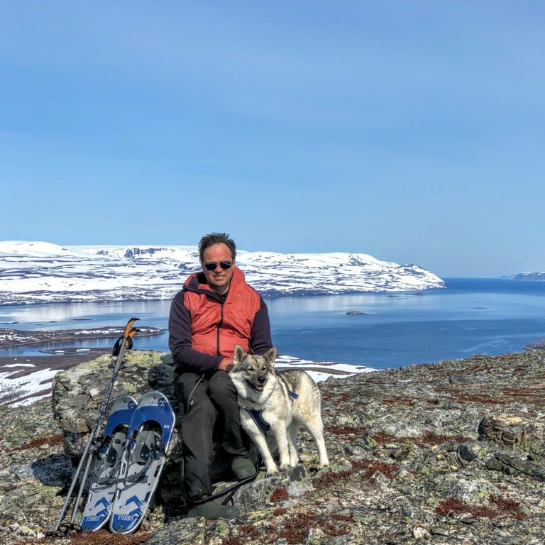 #liveterbestute på #truger oppe på #Čohkalas med #utsikt over #Tanafjorden og #torhop #Finnmark #tana #mai #endamassesnø #sommerfølelse #vakrefinnmark #vakretana #nydeligdag #utpåtur #Fram #elghund #trugetur #Johkannjarga #deanuvuotna