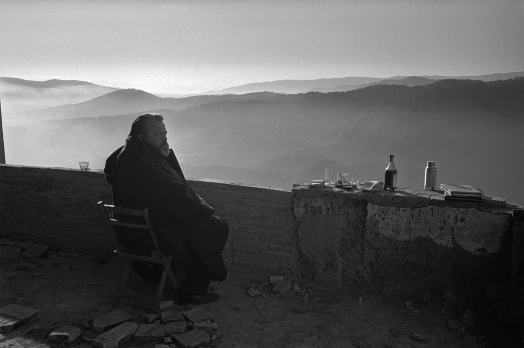 Another great Nicolas Tikhomiroff shot of Orson Welles on the set of Chimes at Midnight, 1964