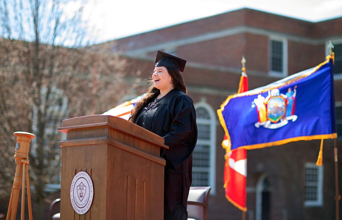 sunypotsdam1816's tweet photo. #PotsdamProud #SUNYPotsdamGrad 🎓🎊 https://t.co/Ibsuqm7Fyl