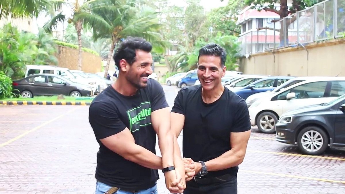 Secretmediahker's tweet photo. Akshay Kumar And John Abraham Beautiful Pics #AkshayKumar #Johnabraham #Bollywood #friends https://t.co/kU5EjXrQWg