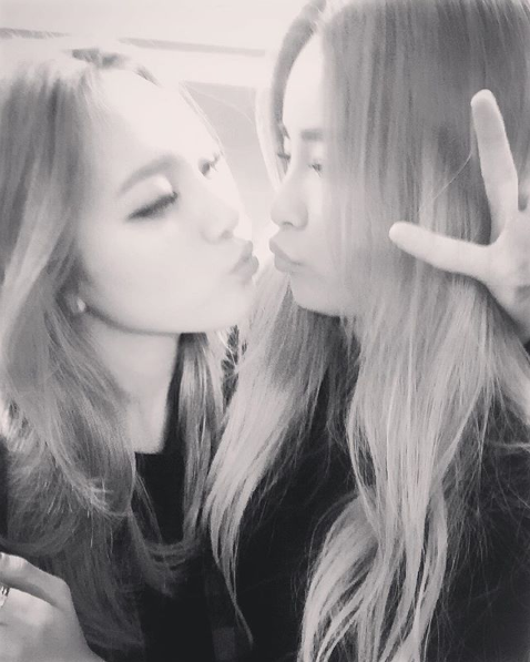 CHIEOFFI's tweet photo. ㅤ · @💾¡ 𝐂𝐇𝐈𝐄 ## お. plᥲylıst'♪ __ #ALLWE_FG &amp; #FEELING_ALLWE_GOOD

Hoy me escapé un rato y estuve escuchando todo el tiempo este paso pre-debut de estos talentosos chicos, son maravillosos, no puedo esperar por verles debutar, ¡estaré apoyándoles!

#CHIE #치에 #장치에 https://t.co/6LzfyRdgDZ