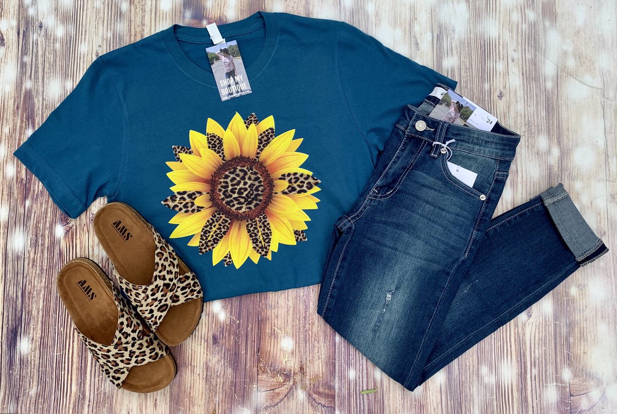 rufflesrustvip's tweet photo. sun•flow•er 

—even on the darkest days I will stand tall and find the sunlight 🌻 https://t.co/Mh9uL988jS