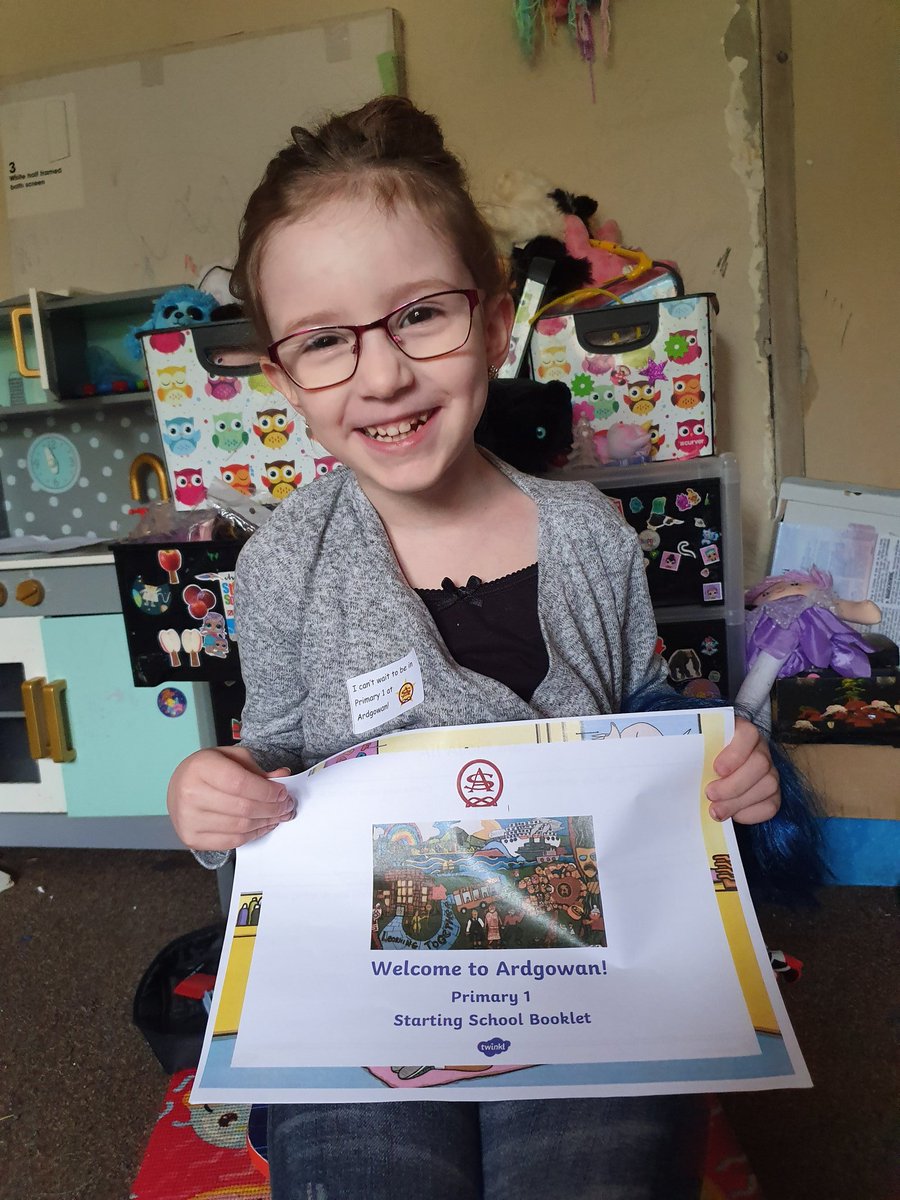 _x_EL's tweet photo. Naya received her welcome pack. Shes so excited to start school 💕 @Ardgowanpr @Glenpark_elc https://t.co/MPTaYVfDBp