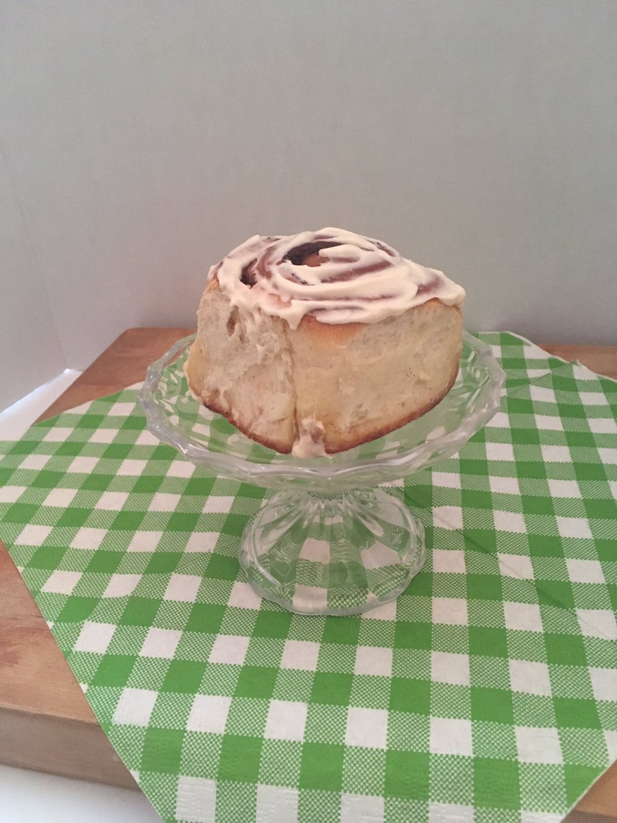 muumuubakes's tweet image. Cinn-full Saturday morning...with whipping cream/cream cheese icing #GCBS #cinnamonbuns #cbcbakingshow