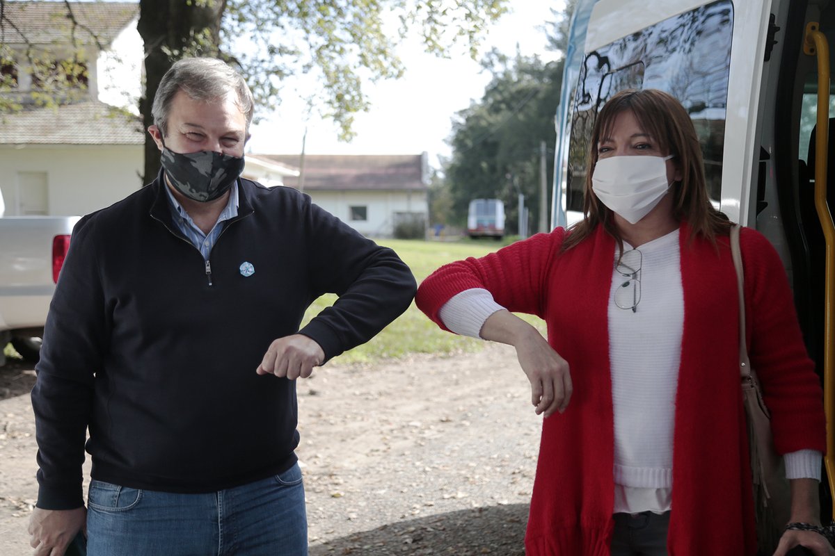 CascallaresPJ's tweet photo. Hoy tuvimos la visita de una vecina y una amiga de Almirante Brown. Con @lizytagliani recorrimos el #HogarElAlba y la institución #MensajerosDeLaPaz en nuestras localidades de Ministro Rivadavia y Longchamps. #SomosBrown https://t.co/1DUCPEh76T