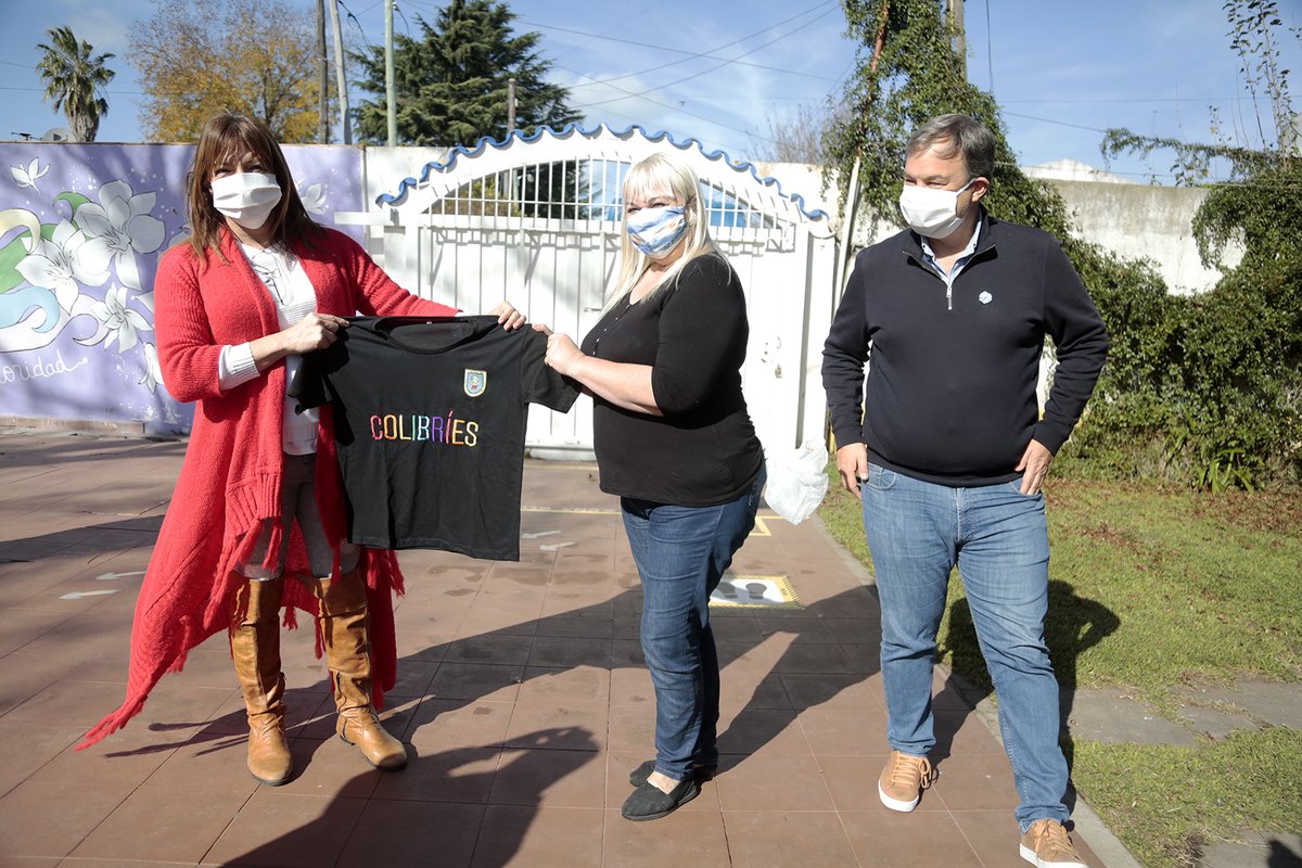 CascallaresPJ's tweet photo. Hoy tuvimos la visita de una vecina y una amiga de Almirante Brown. Con @lizytagliani recorrimos el #HogarElAlba y la institución #MensajerosDeLaPaz en nuestras localidades de Ministro Rivadavia y Longchamps. #SomosBrown https://t.co/1DUCPEh76T
