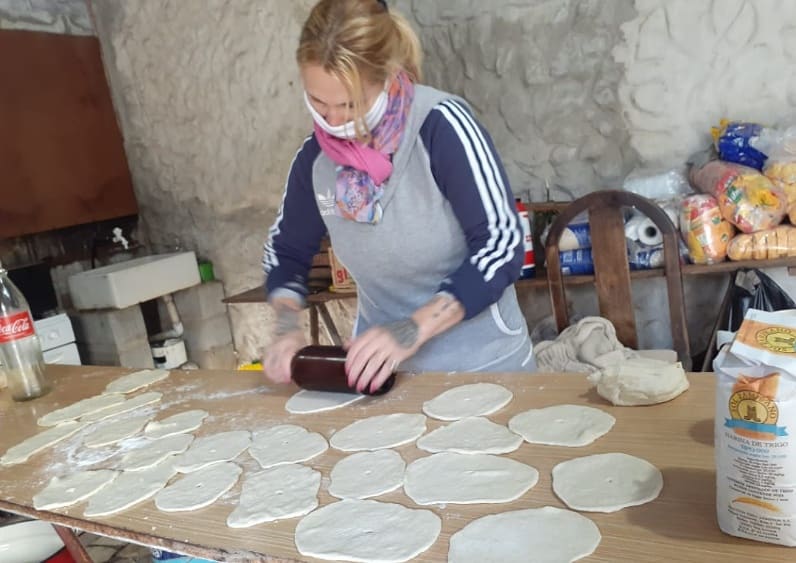 agevaperonof's tweet photo. Lxs compañerxs de la Saladita Norte llevaron a cabo otra jornada en el Centro cultural y deportivo saladita norte en #DockSud.

Desayuno, almuerzo, roperito y entrega de plantines de especies del vivero municipal💚

Seguimos codo a codo con nuestros vecinxs 💪 https://t.co/eGOjak28xu