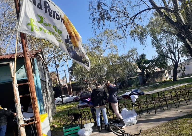 agevaperonof's tweet photo. Lxs compañerxs de la Saladita Norte llevaron a cabo otra jornada en el Centro cultural y deportivo saladita norte en #DockSud.

Desayuno, almuerzo, roperito y entrega de plantines de especies del vivero municipal💚

Seguimos codo a codo con nuestros vecinxs 💪 https://t.co/eGOjak28xu
