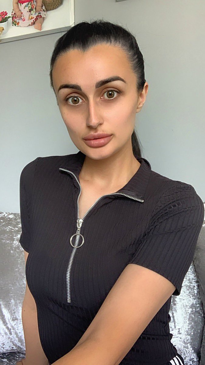RealAlishaAnwar's tweet photo. Our lockdown life consists of mainly zoom meetings, face time, homeschooling, uni work &
LOTS OF SELFIES 🤣
Oh and personally looking homeless 🤷🏽♀️ #makeupwho #babies #LockdownLife https://t.co/AV8qOGl7vE
