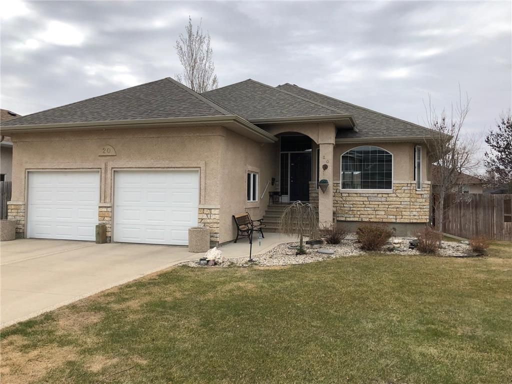 RoyalLePage_Bdn's tweet image. OPEN HOUSE! Spend your Sunday with us at 20 Winston Bay from 1-3PM! This custom built 2+2 bedroom bungalow is nestled in the desired west-end subdivision of Waverley Park and features a gorgeous open kitchen and dining room area. Listing price: $439,000 buff.ly/2WXsShg