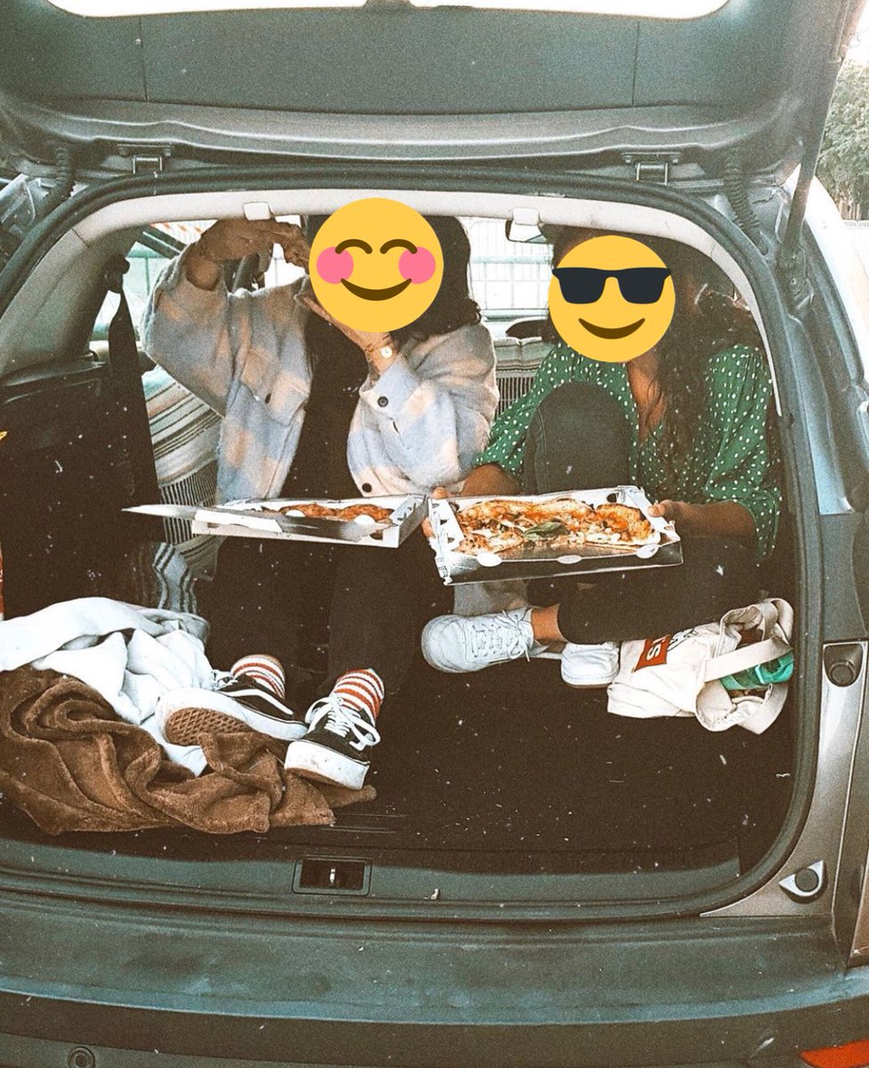 DriveIn_Fest's tweet photo. Ce soir, c’est #LeGrandBain au #DriveInFest.

Les spectateurs sont venus ... équipés pour profiter du film de @GillesLellouche ! https://t.co/vLNo5M9bxK