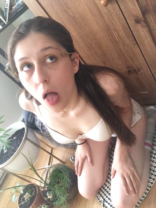 &ldquo;Oh you&rsquo;re so big, can I have a taste ?&rdquo; 🤤 https://t.co/49tx39q8yr
