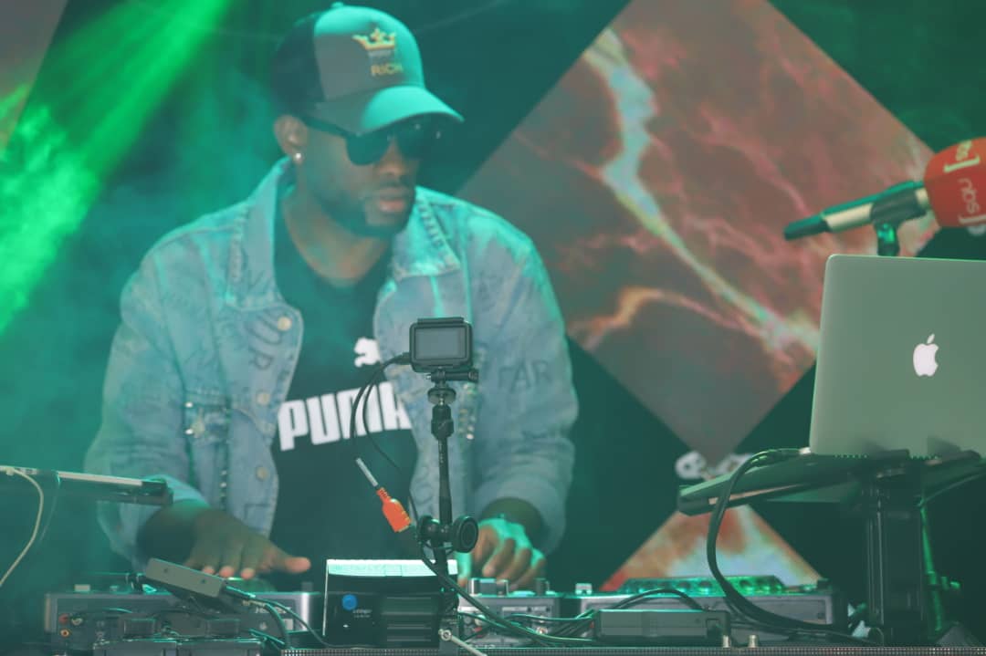 KalibbalaTevin's tweet photo. But you #Djs do you have a licence coz ur driving me crazy #NBSSNL https://t.co/xhVbk7Z5GR