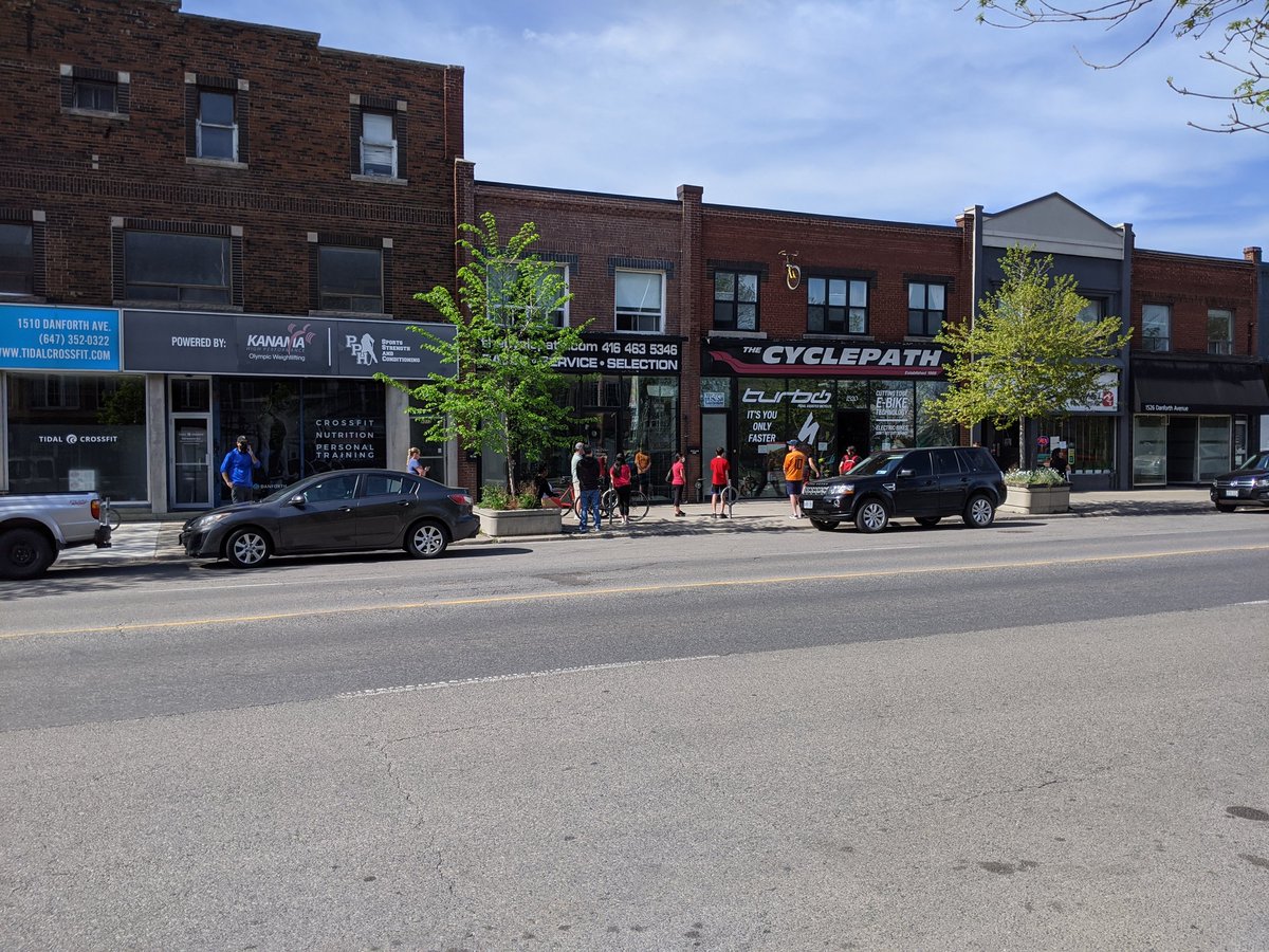 CycleToronto's tweet image. Woah! Look at that line for bikes on the Danforth. @CyclepathT heating up with the weather 😎🌞 #DanforthLovesBikes #BikeLocalShopLocal
