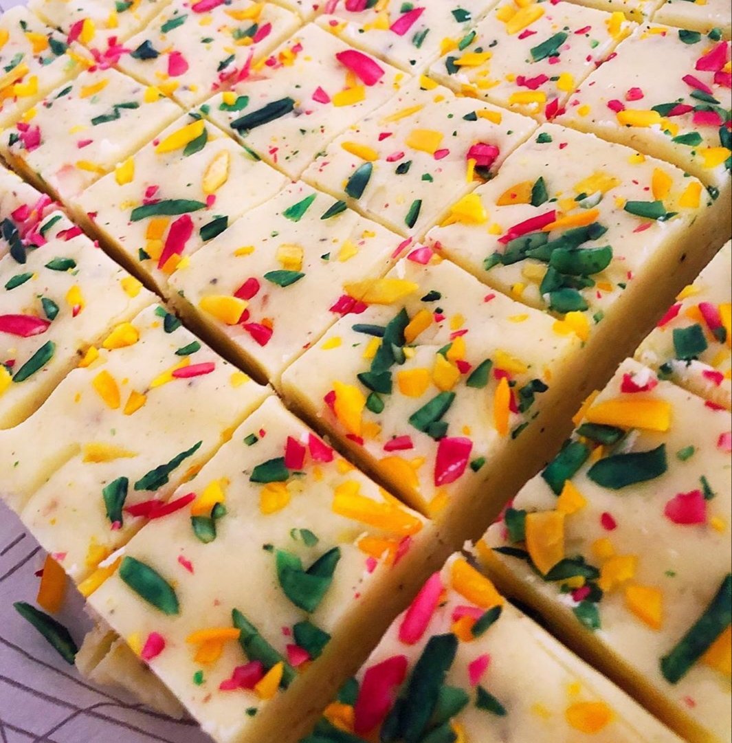 BreadouMemes's tweet image. Burfee will never break your heart ♥️