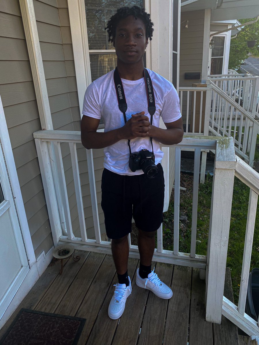 PIMPDADII_Ray's tweet photo. Camera man Ray enjoying this lovely day 🃏☀️
#summahot #photographer https://t.co/Atf7Aw6aMO