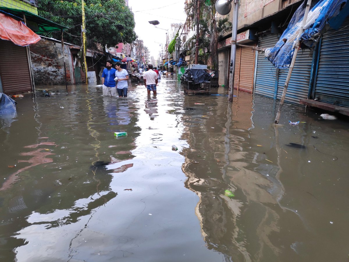 3. This is Mominpur Bazar around 5 pm today.