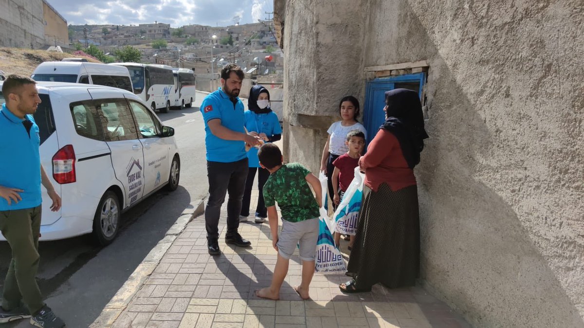 ibrahimozbek63's tweet photo. Mübarek Ramazan aynının son gününde gönüllüsü olduğumuz Eyyübiye İyilik Merkezinin düzenlemiş olduğu 500 yetime bayramlık giydirme programında görev alarak bu mutluluğa ortak olmanın gururunu yaşadık. Bu projeyi düzenleyen ve destekleyen herkesi tebrik ederim
#Eyim
@mehmetkusnet https://t.co/clgaBlGFAX