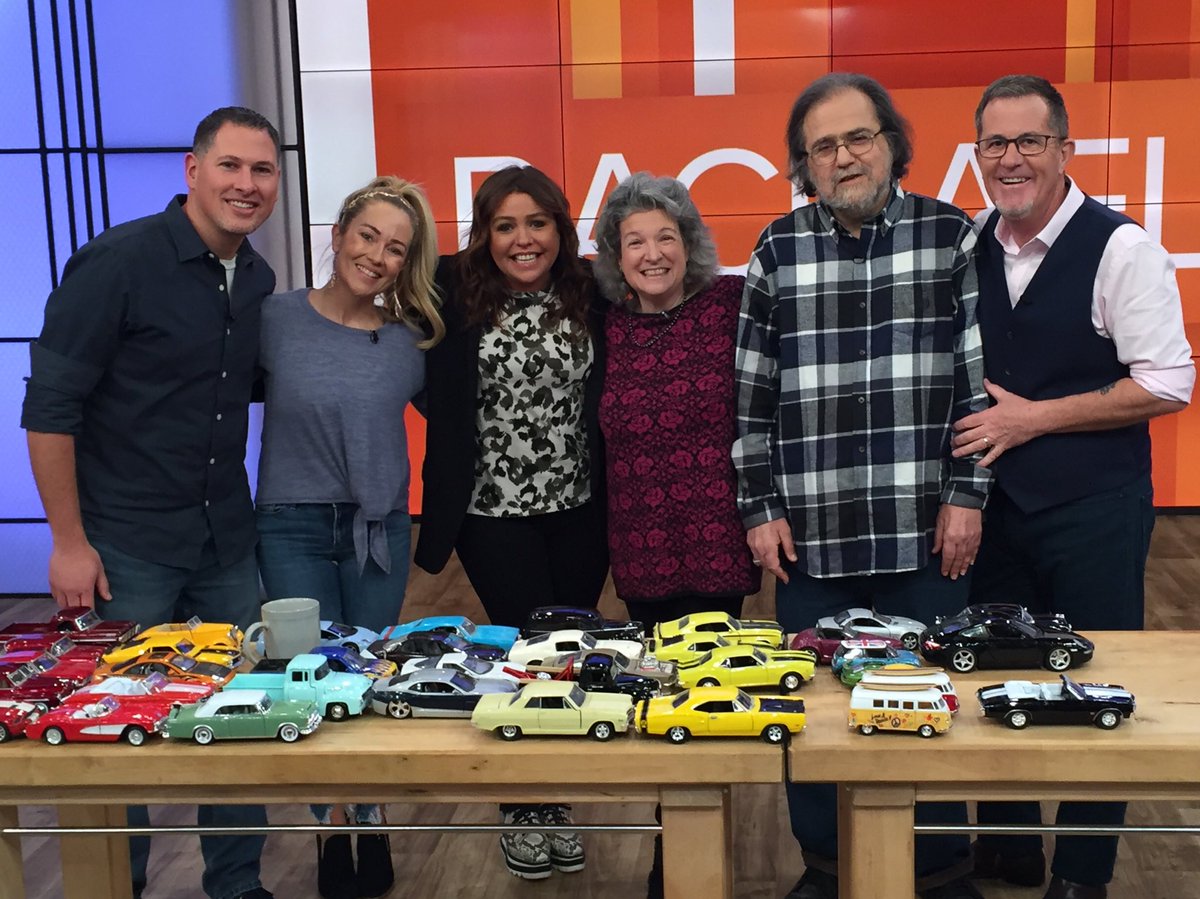 ZscottyB's tweet photo. *DVR ALERT*!! Just found out that our episode of the @RachaelRayShow that we taped a few months back with @rachaelray and @PeterWalsh will air this Tuesday! @AmyOrganizes and I go at it about what to keep and what I must get rid of! If you are in the NY area, @ABC7NY at 2pm. https://t.co/c7HUvtFOVy