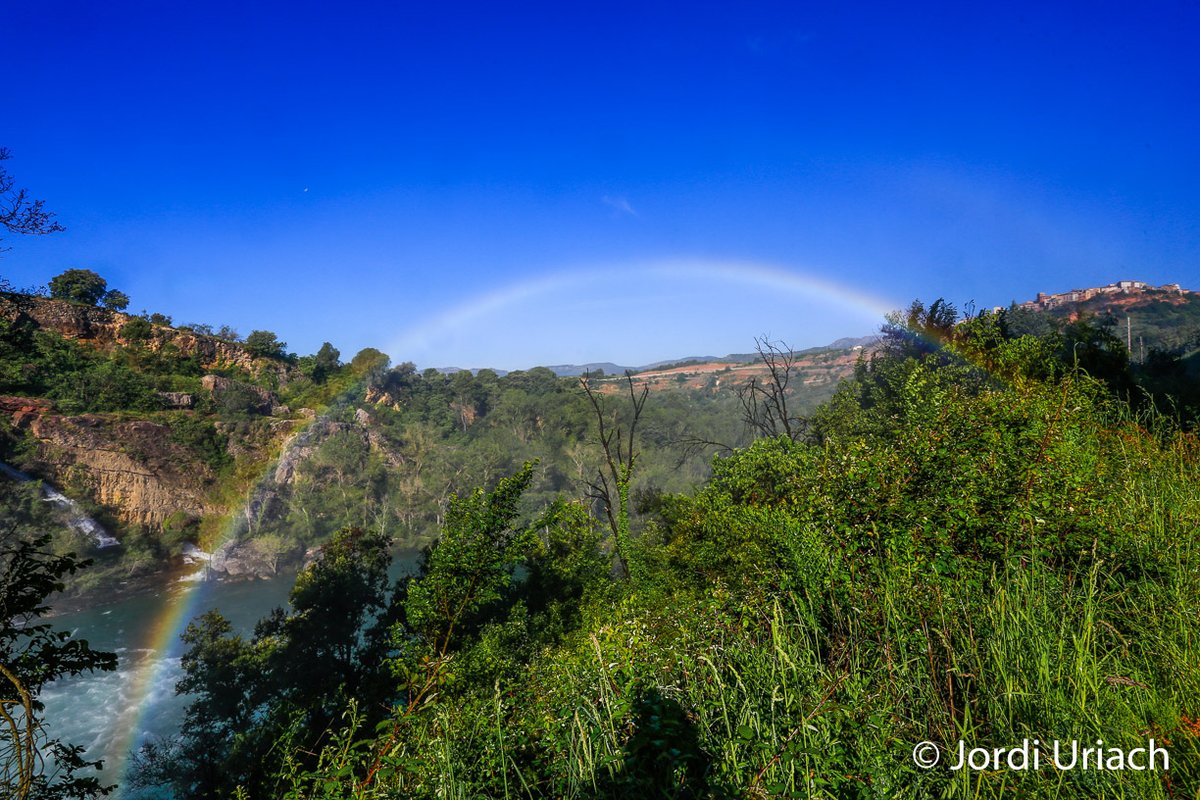 Uriach_Fotograf's tweet photo. Arc de colors a la baixada d'aigua de les comportes del pantà de Sant Antoni, a la conca de Tremp.
#324eltemps  #PallarsJussà https://t.co/uXsO8lgiPa