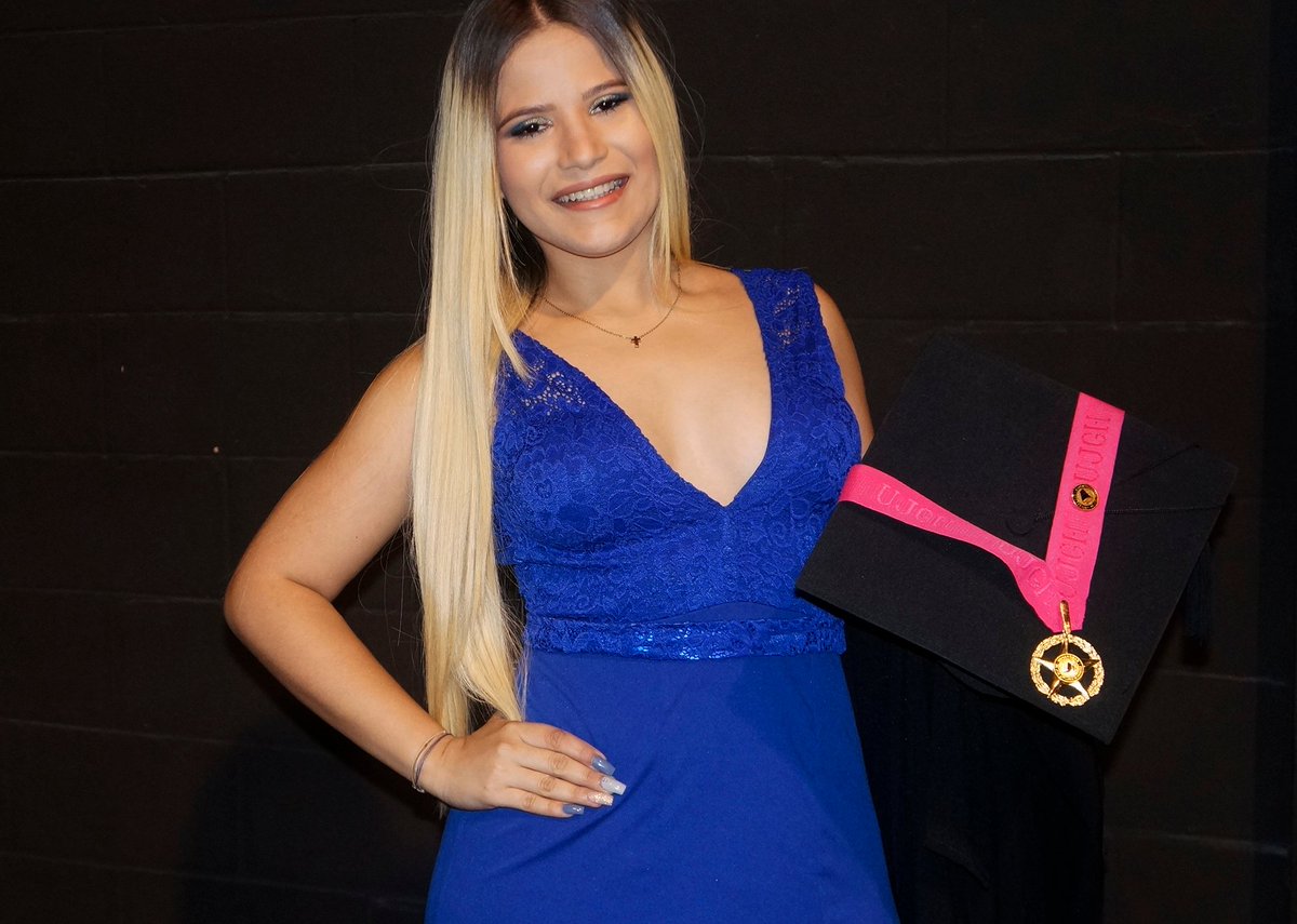 infoujgh's tweet photo. Estos tiempos difíciles nos lleva a recordar esos momentos de felicidad inolvidable 🎓🏅y no cabe duda que los Graduados de la Promoción XXXVI disfrutaron de ese momento en este 2020🌟
#OrgulloUJGH🎓 #Promo36 #GenteUJGH https://t.co/3g1vmbJhxo